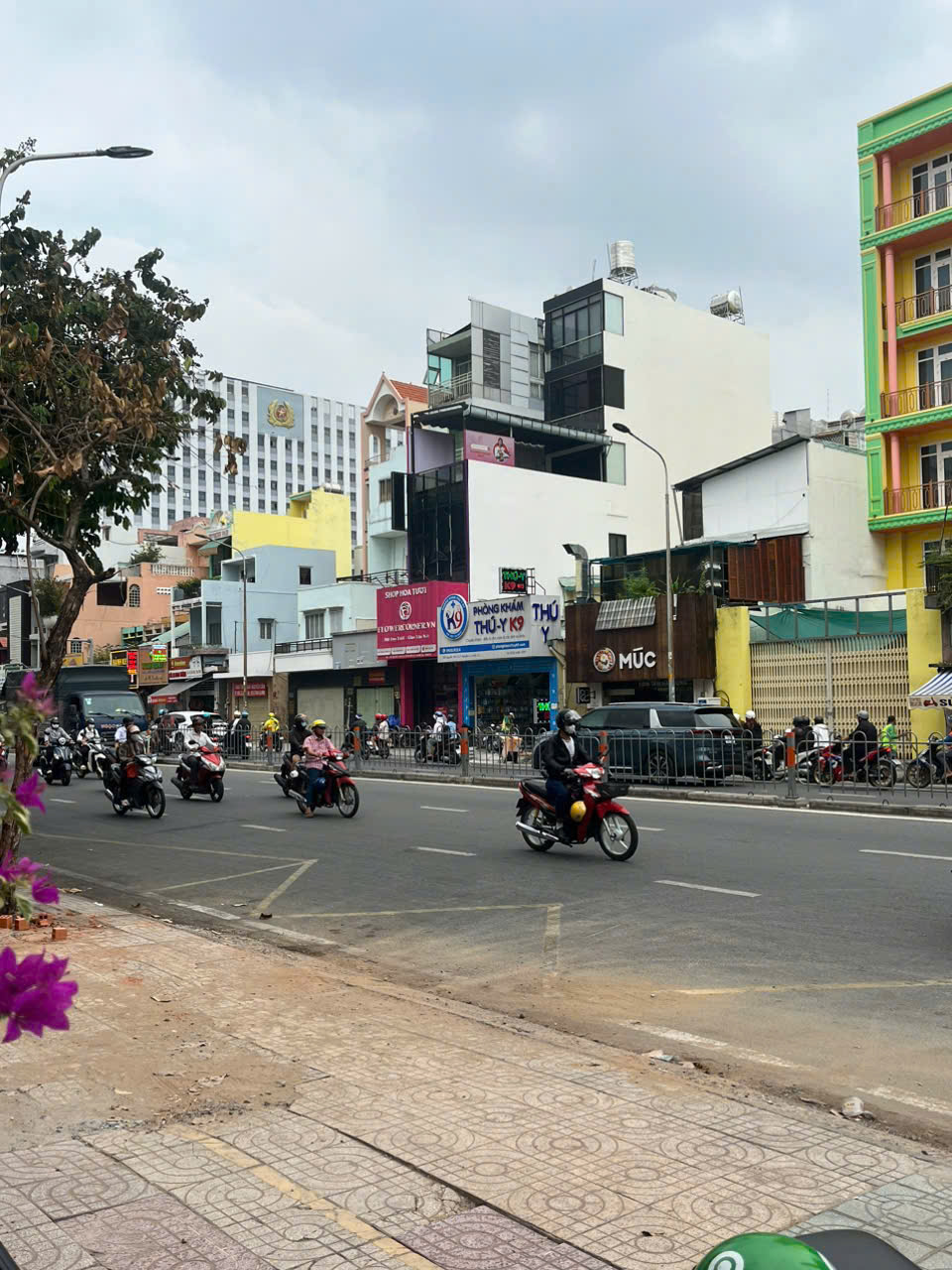 gen-h-z6878037769861_edd732caf92a844ed078bcd7e1b2076f