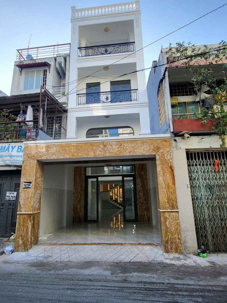 gen-h-z6882847240937_dcf9168bc2ccd814d47b98f475a82af9