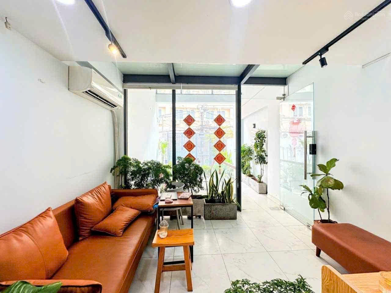 gen-h-z6918811118784_6fe62fbbb0691145a612d3d7fbb9de32