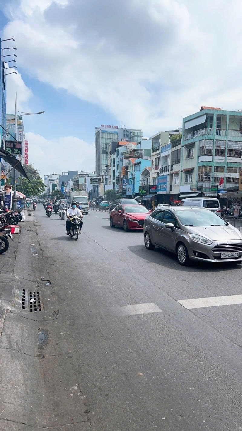 gen-h-z6924426556729_a6f1b94aae5a22f3100181ec56956a73