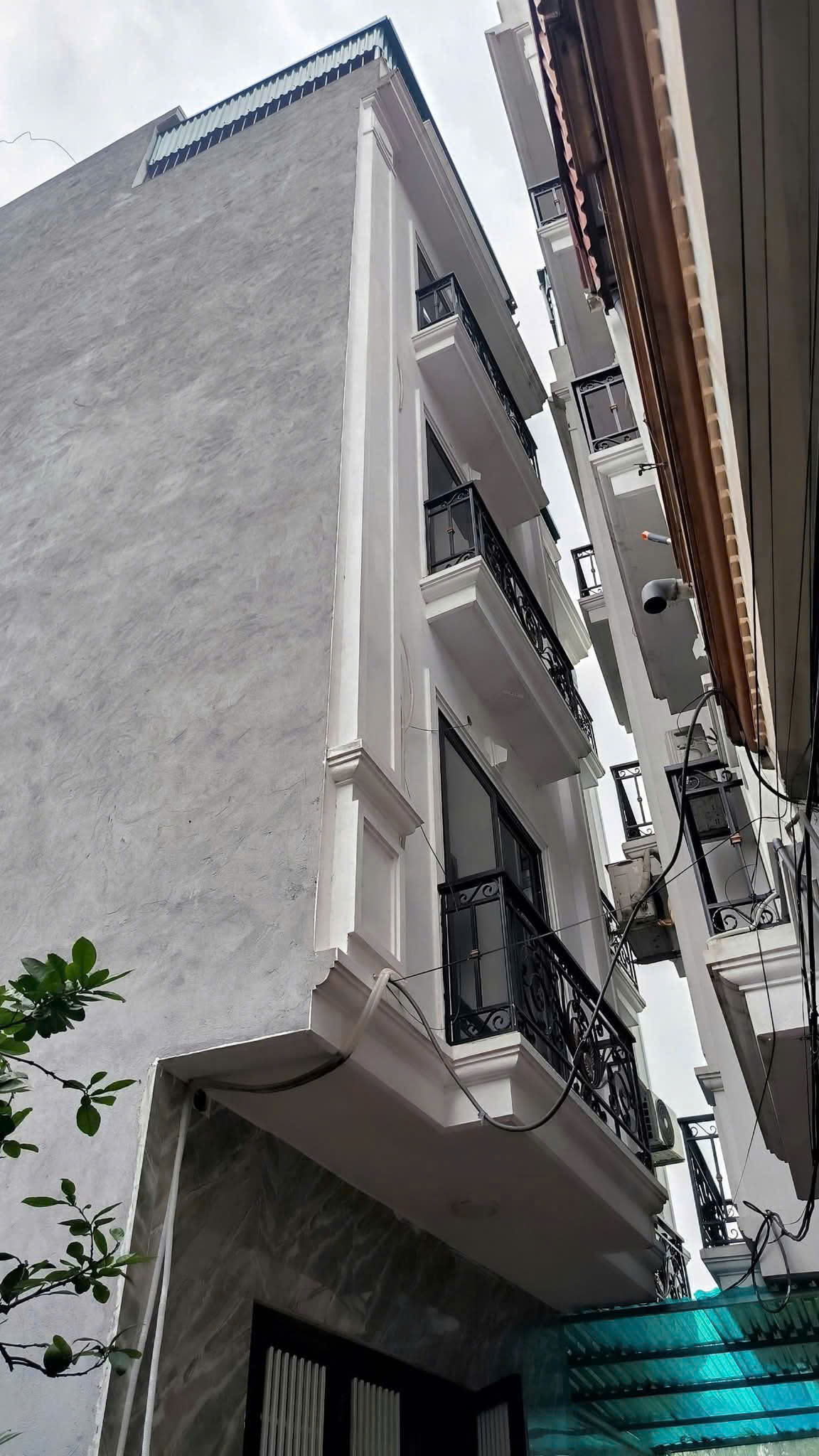 gen-h-z6946141897632_193ec3438957462fb3135b2c40ec1ac3