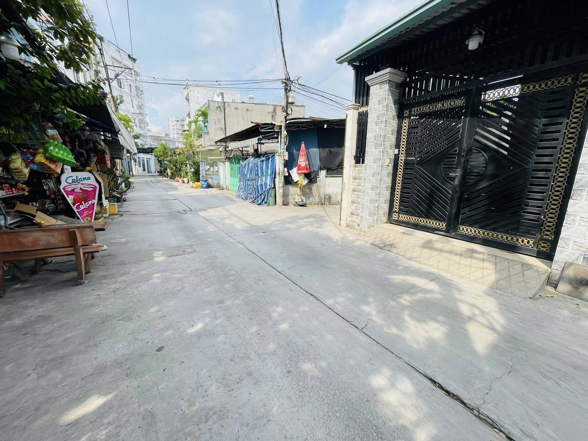 gen-h-z6956829731724_1779f9db7ab049a7ccb4c92a149c029b