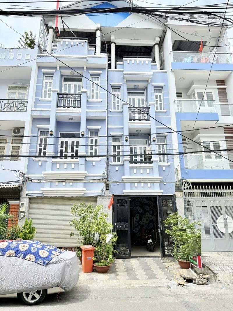 gen-n-z6905884083016_ea061a5fc604db5fcc46ccd7a80ce135