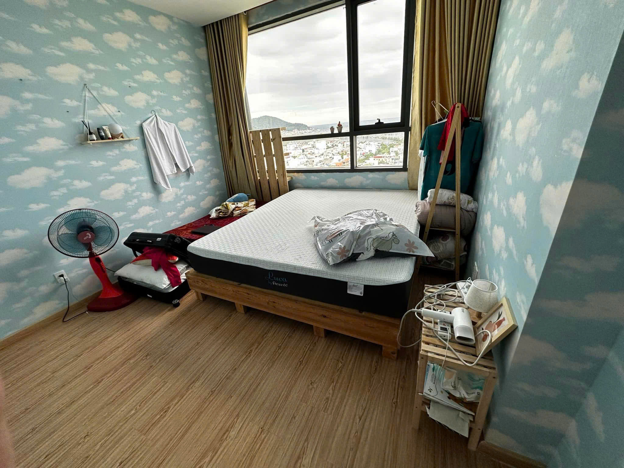 z6872408311865_67d7e97745fcf92f9007ff5b14125bd4