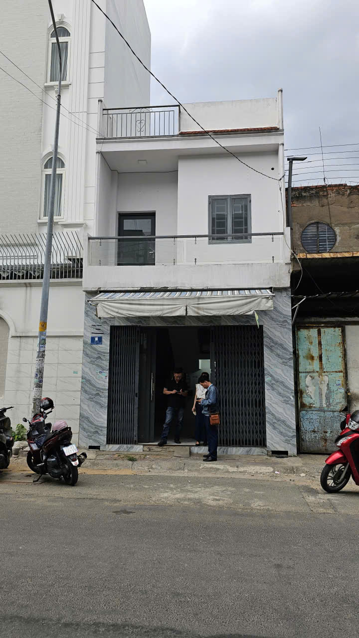 z6888147120360_66826418436431cd18793535154d9c32