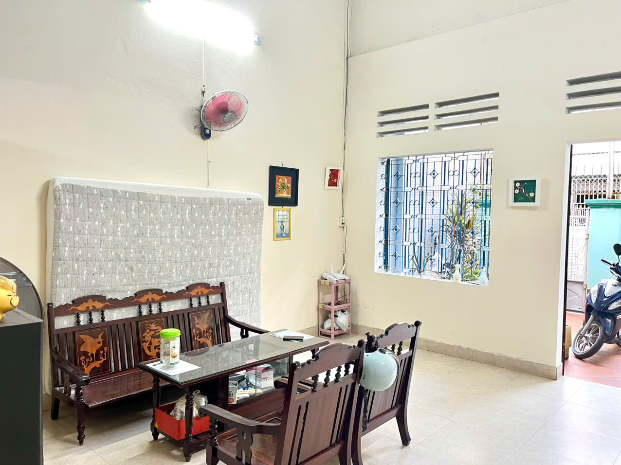 z6892290109000_beec06a84fe886059cbd8eef7c1a2e02