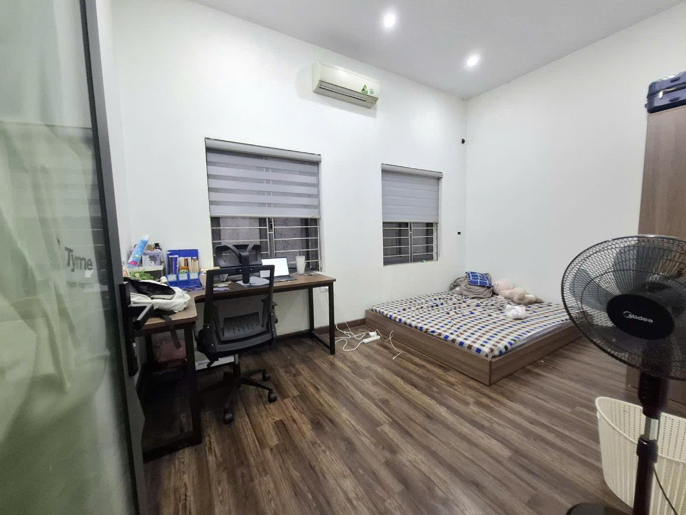 z6907307261459_65b810eabc93640e72a62d5396855c67