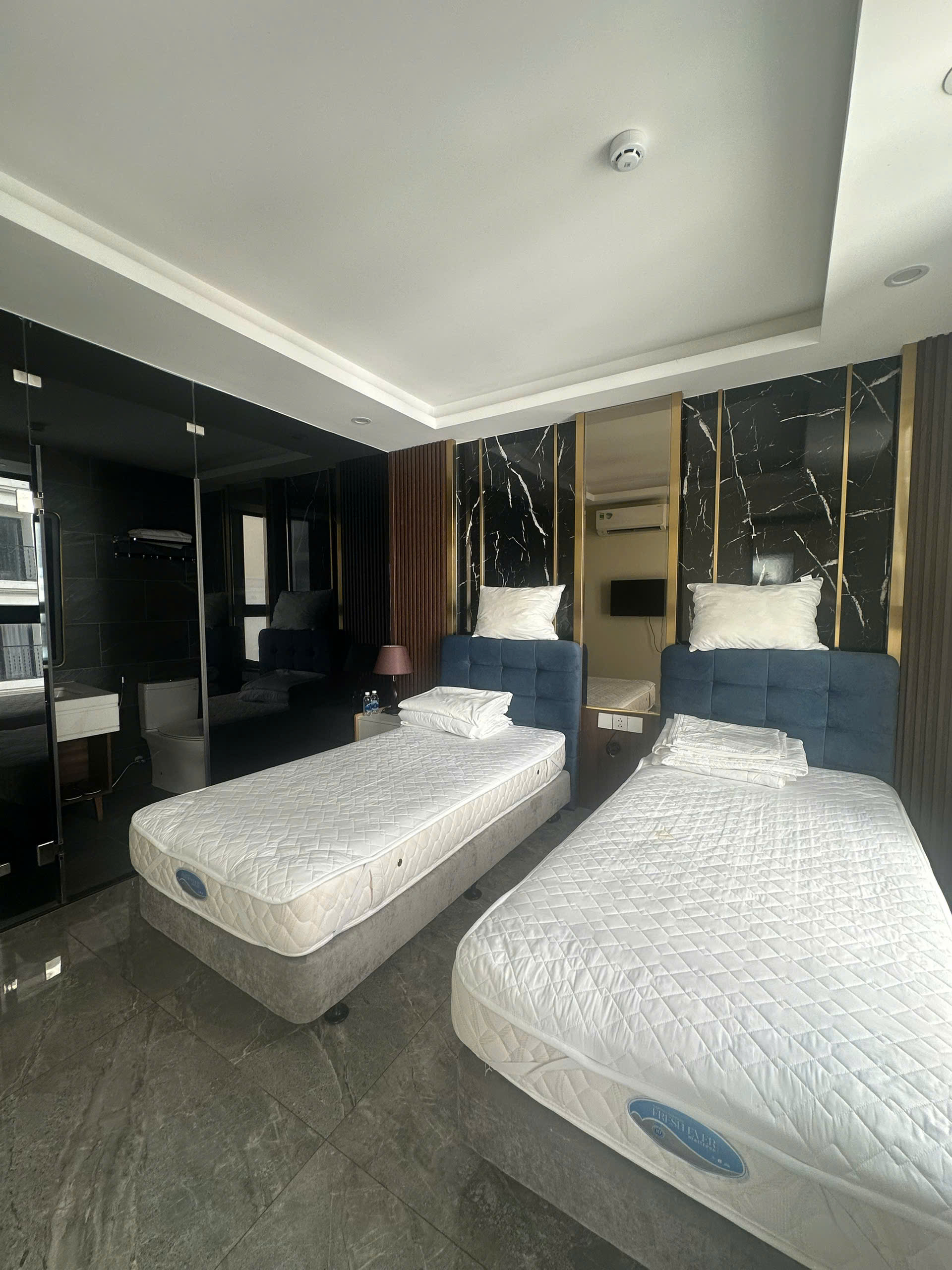 z6924501997291_880271695c054ddbdf470fdd39f060c5