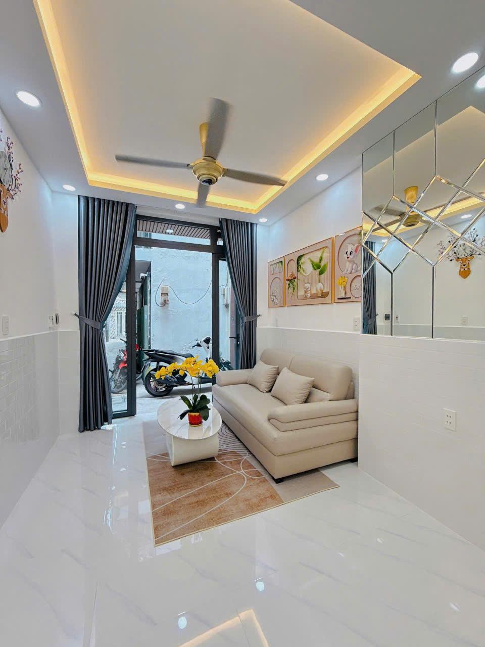 z6936649173083_003e9c9e4537bf22e14397cc412e1e2b