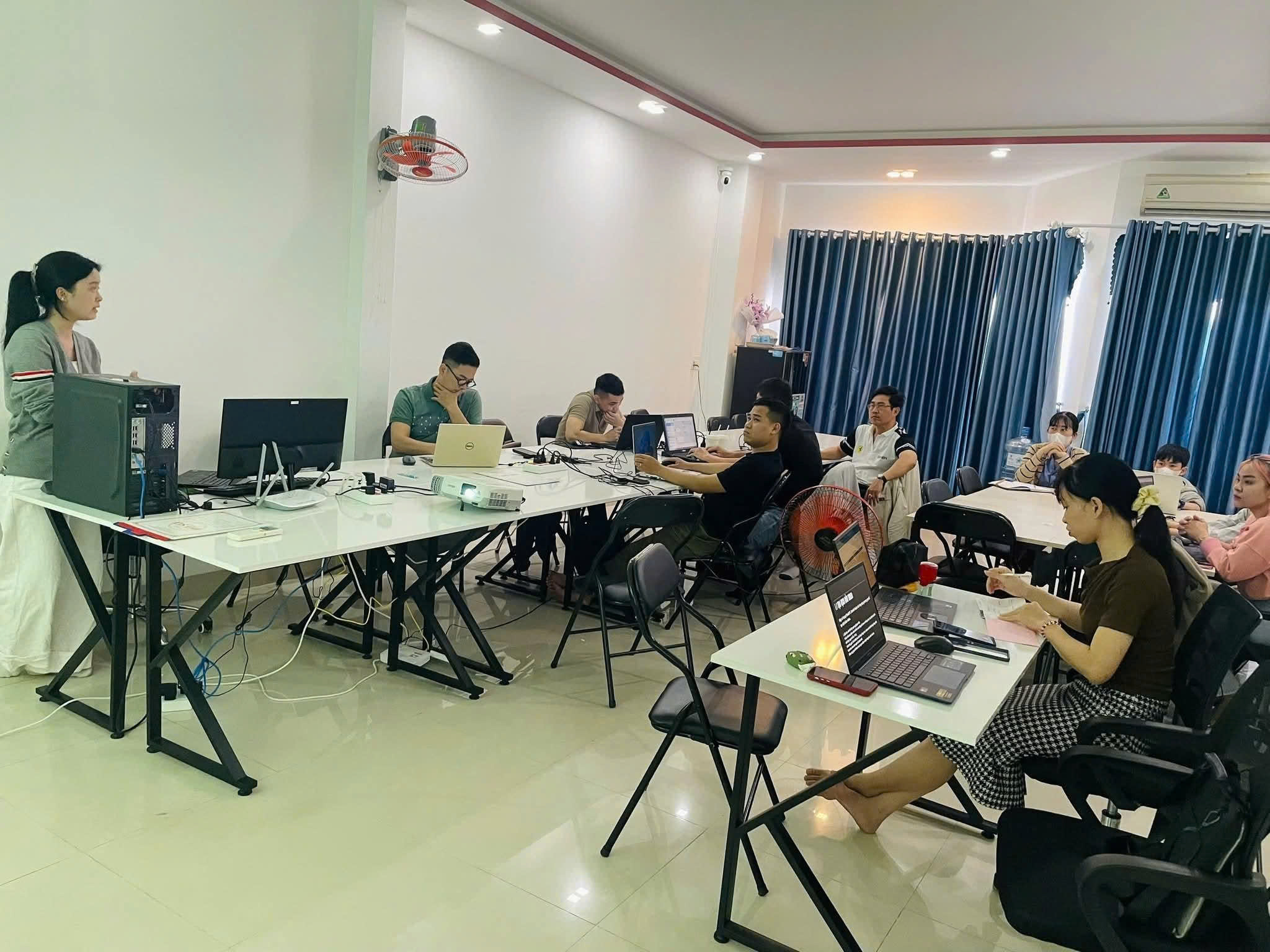 z6948873926573_2b8c559e99a4e10673b9a1b0effd5398