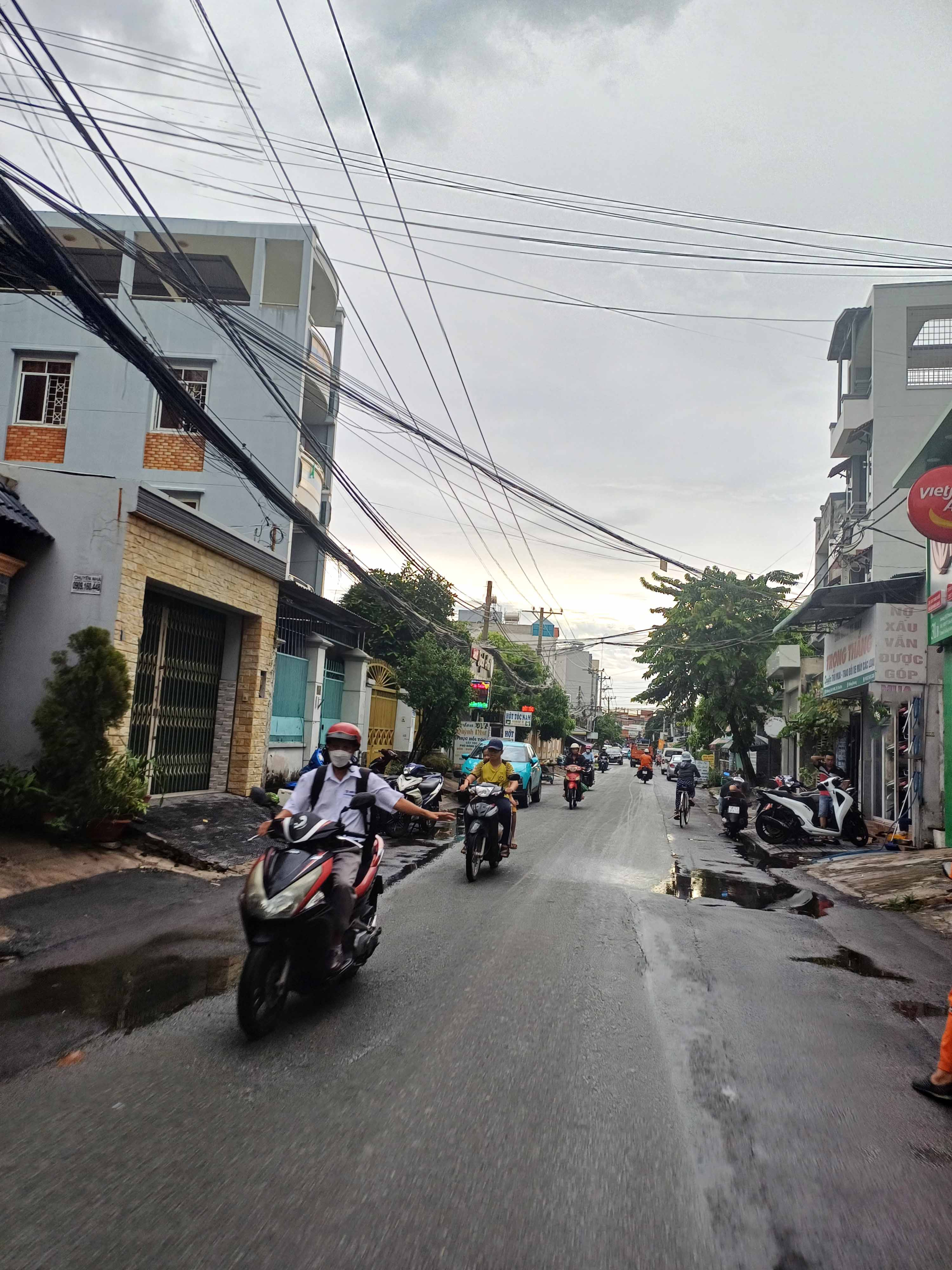 ban-nha-hem-xe-hoi-gan-pham-van-dong-hiep-binh-chanh-chi-hon-12-ty (5)