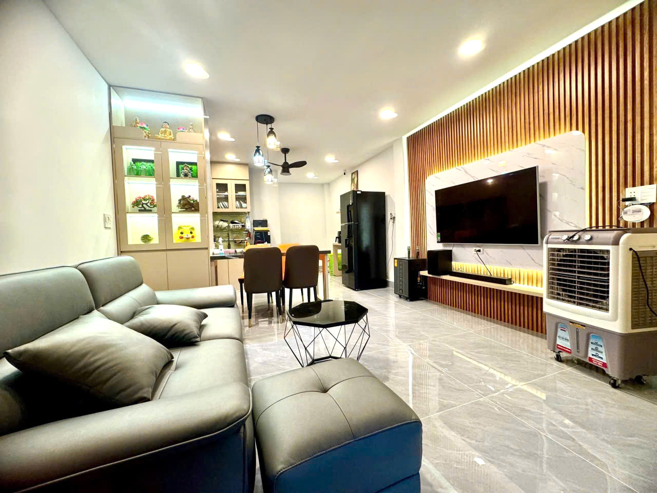 ban-nha-hem-xe-tai-tang-nhon-phu-a-chi-6-ty-nhinh (2)