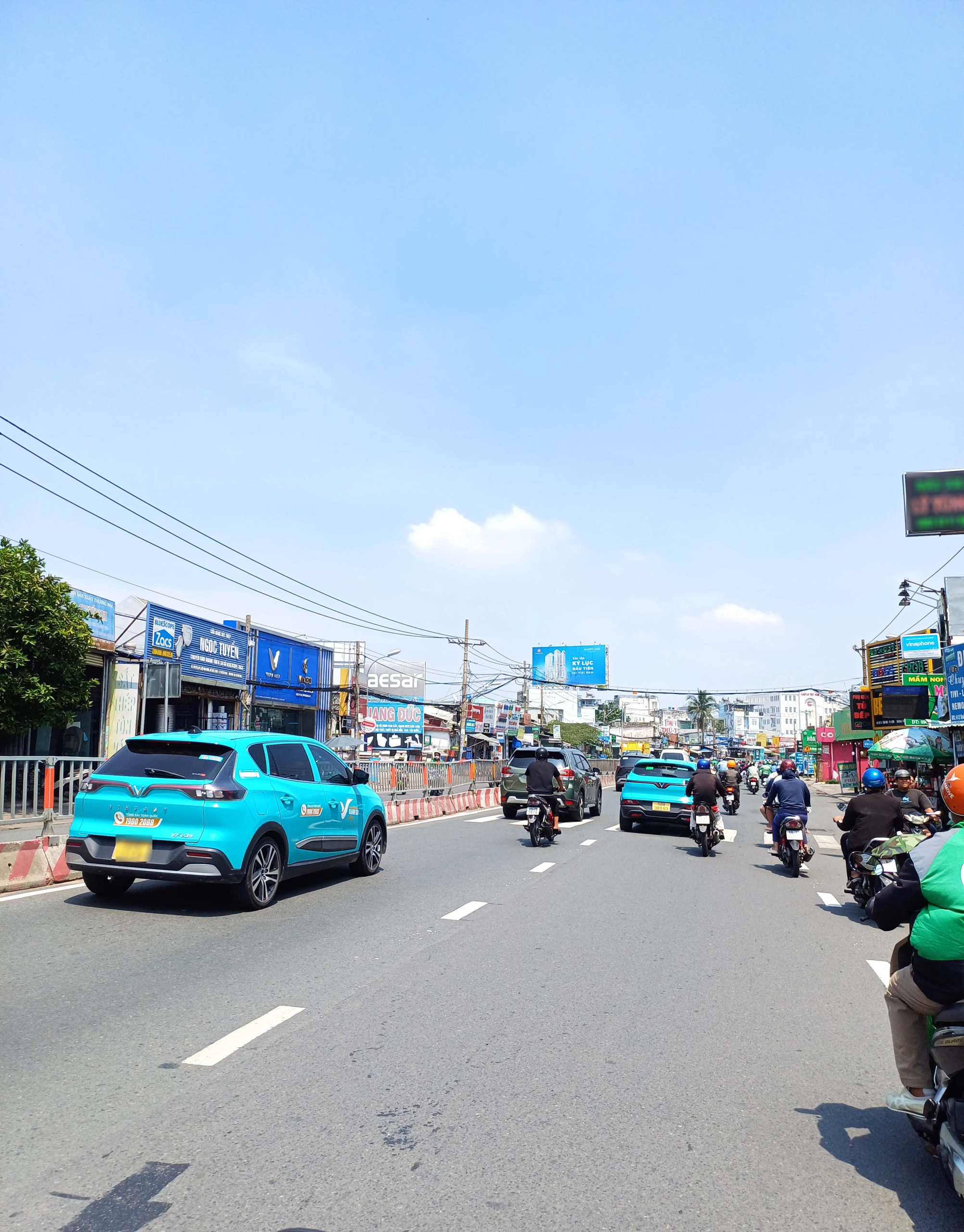 ban-nha-mat-tien-kinh-doanh-quoc-lo-13-chi-11-ty (2)