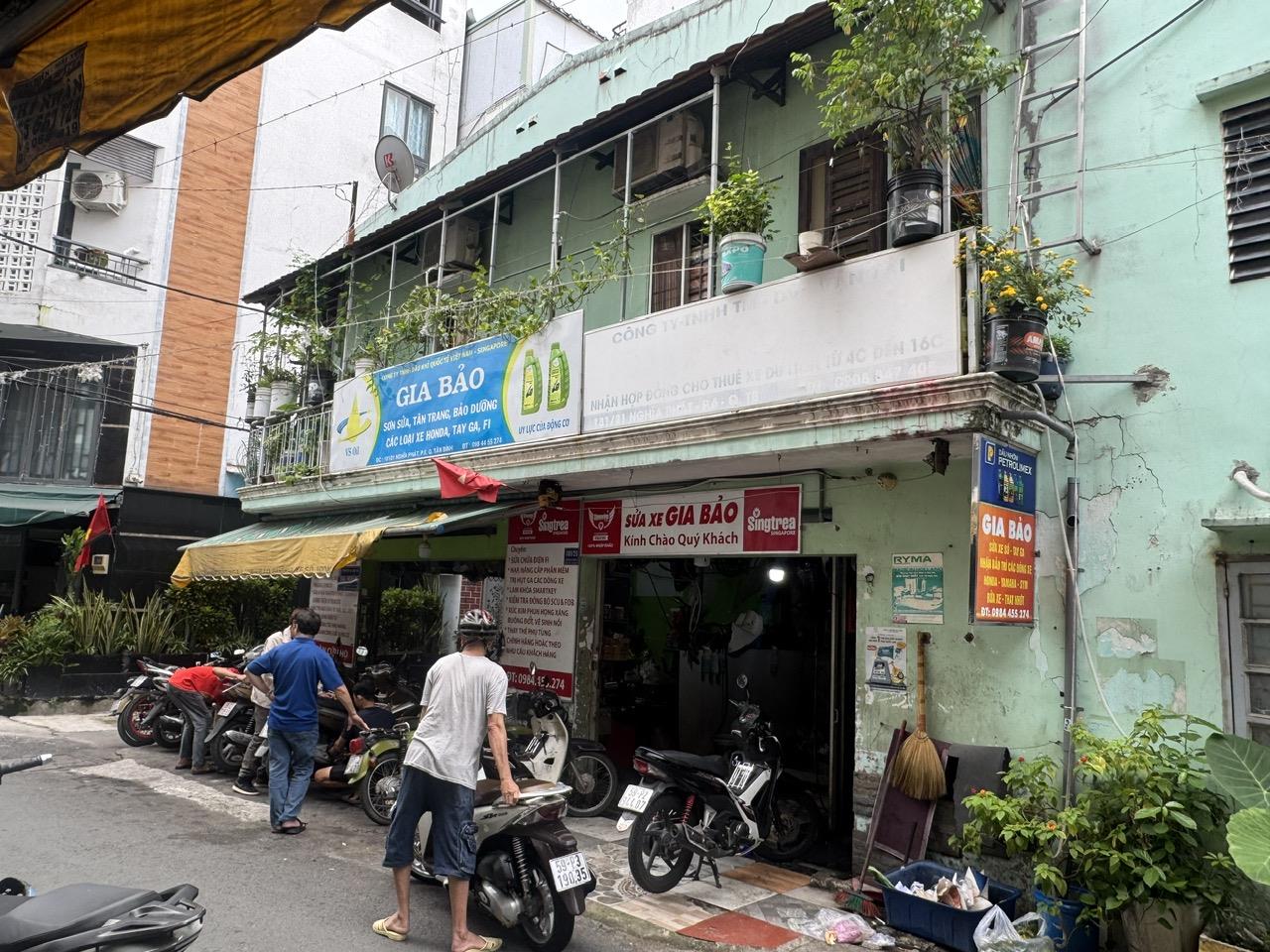 ban-nha-mat-tien-vo-thanh-trang-ban-nha-phuong-11-tan-binh-0707318818-1