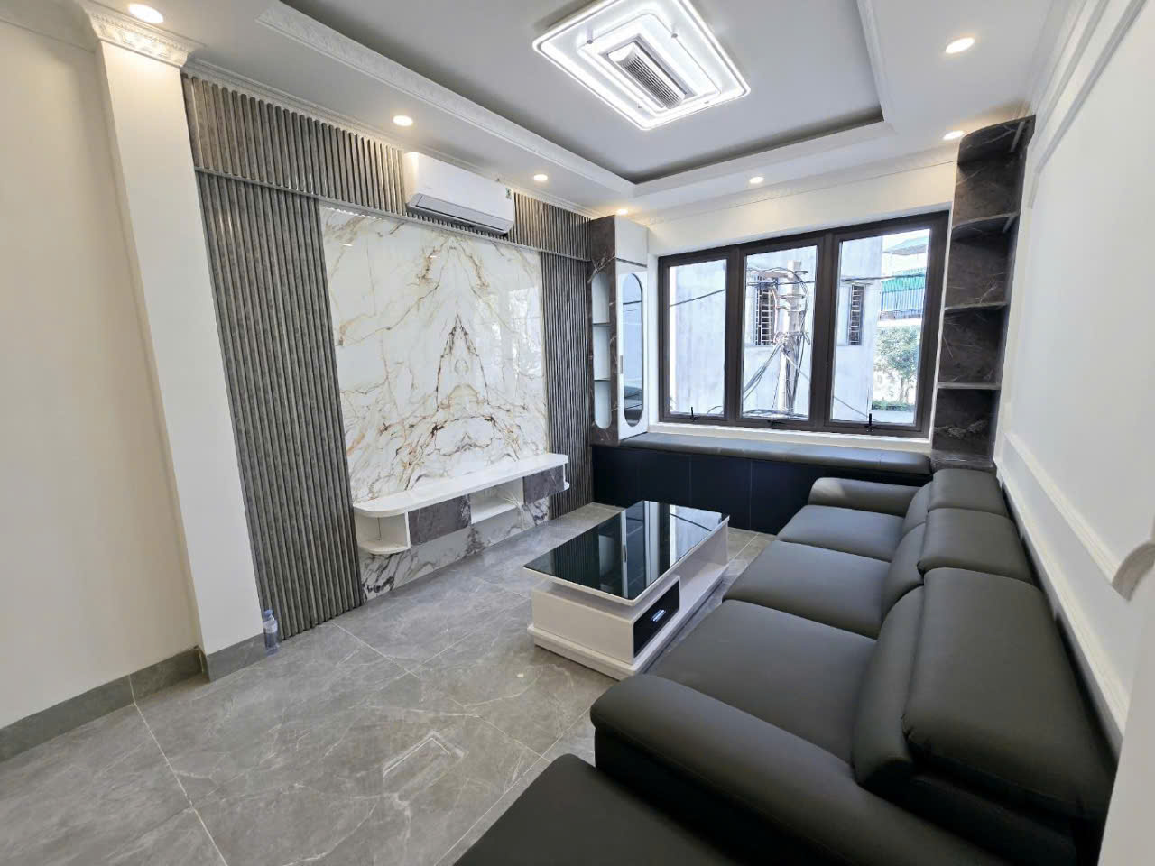 ban nha thach ban long bien (4)