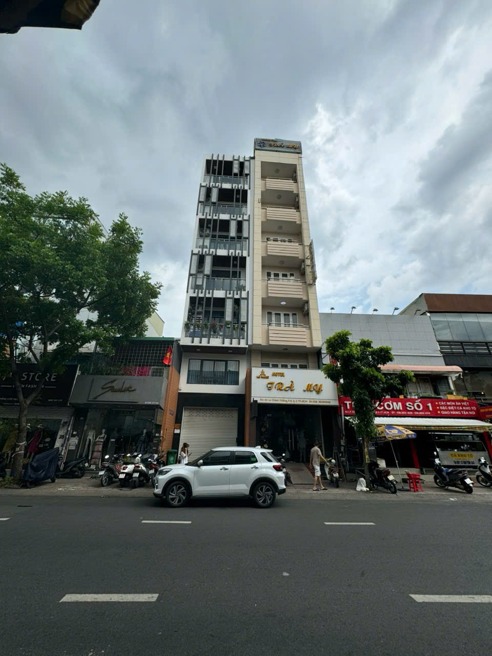 gen-h-z6905188033769_49742acdfd8988db2a62a8f9690f3d65