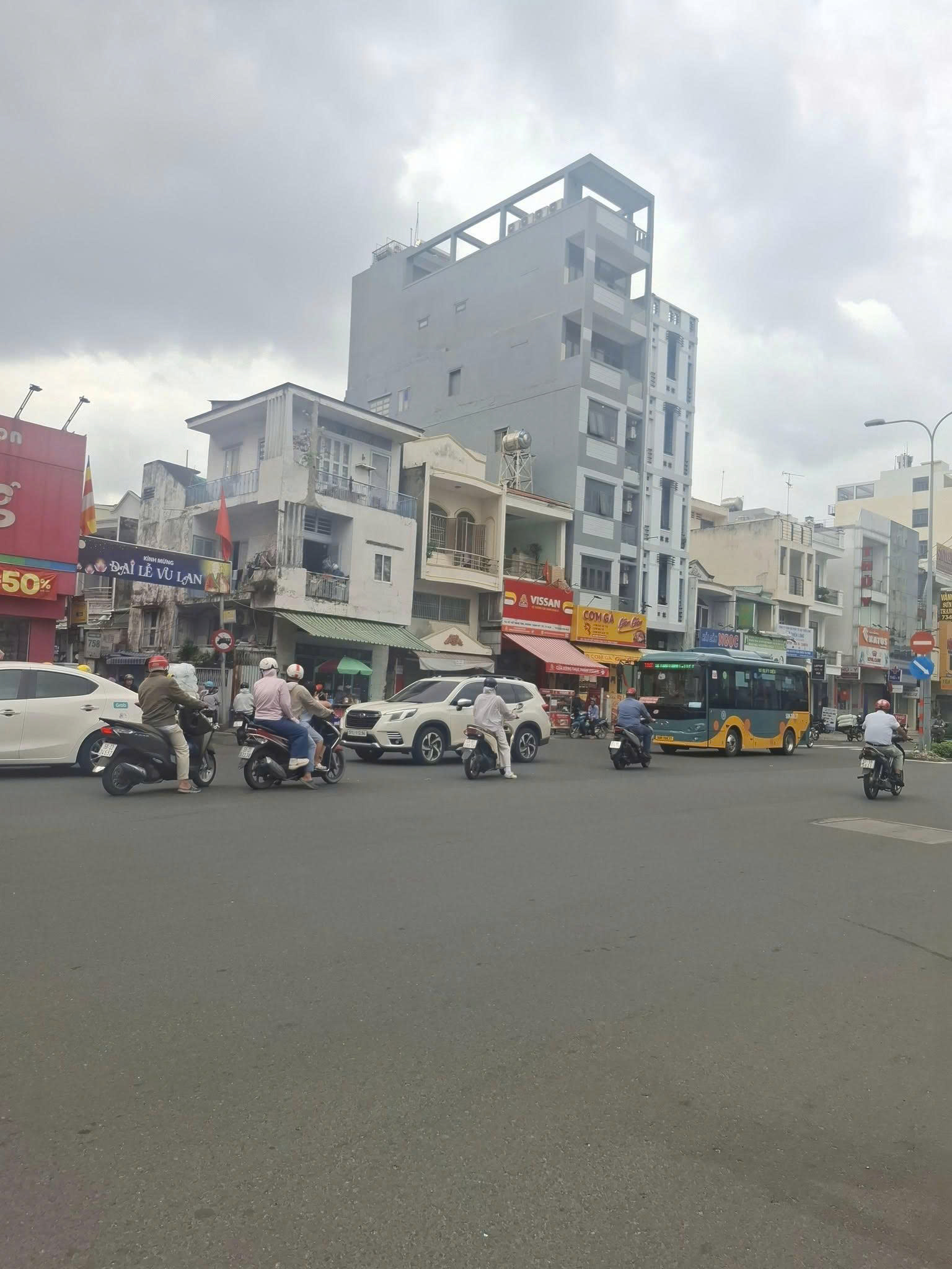 gen-h-z6987548778269_2980c543f686d55675ce42cb10122365