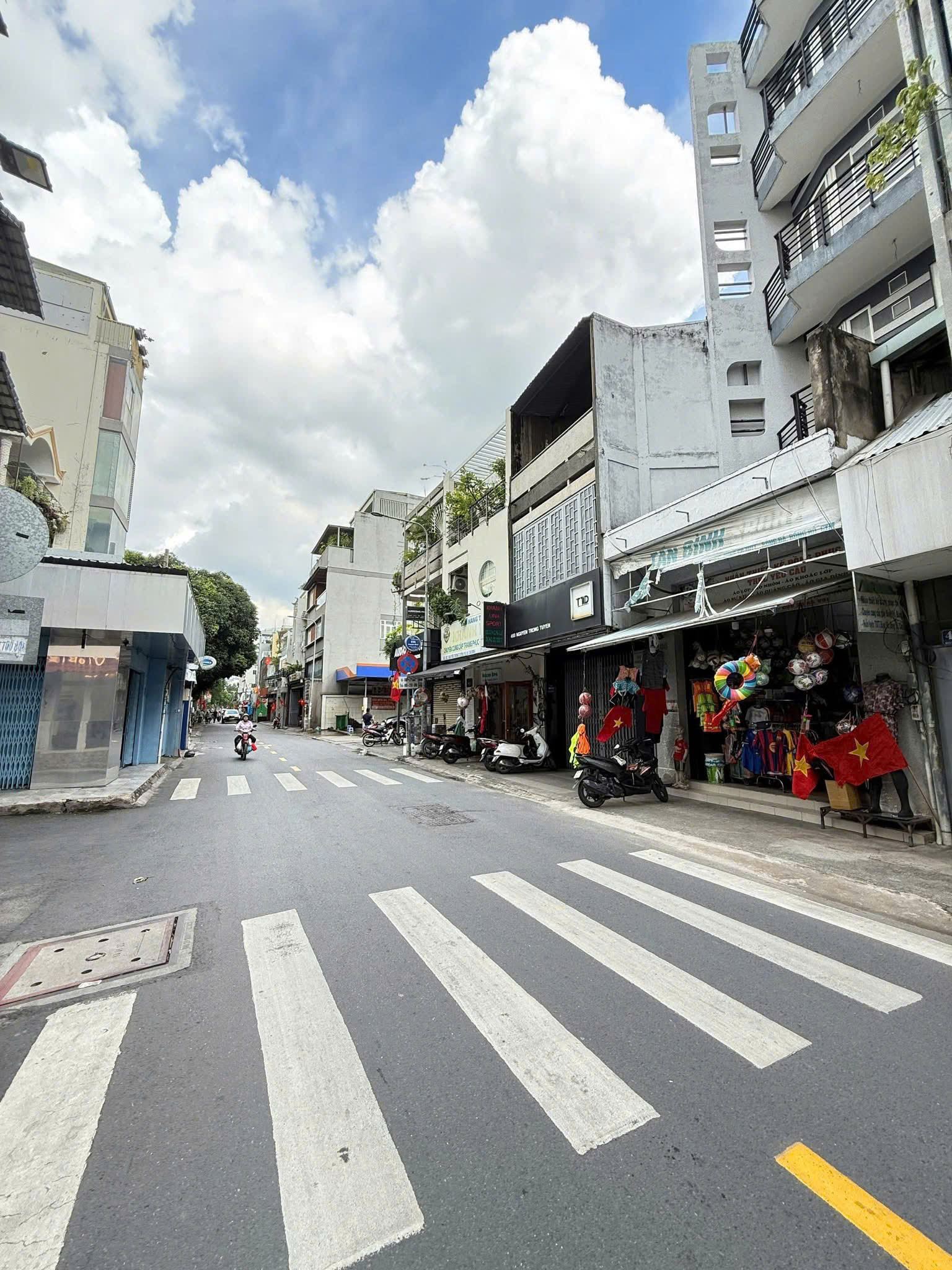 gen-h-z7047952356246_190a83db4342102e5398a81270d1ce53