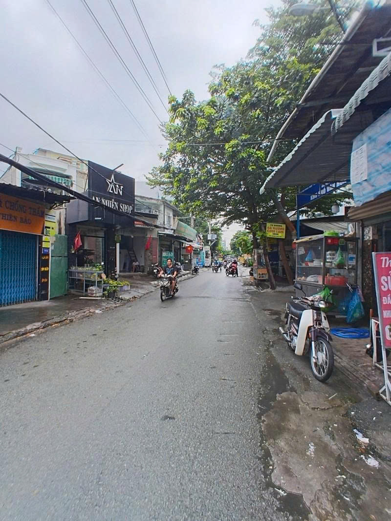 gen-n-z7040468335729_848d3aabdfcdcaa1d0ffcfaed740e3fd