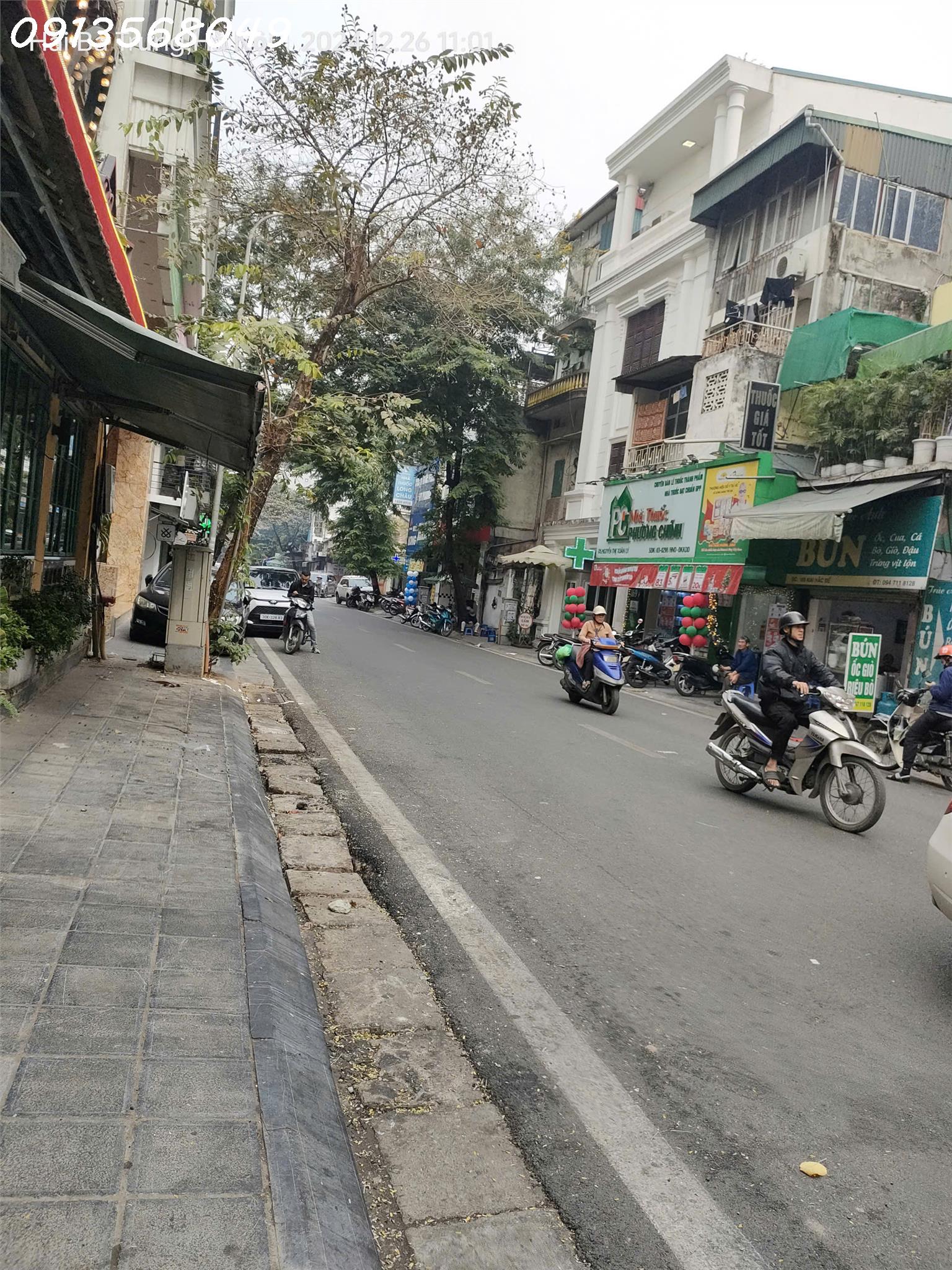 z6213852570051_e6cb3f2b3531aa667c4c98951ccc9890