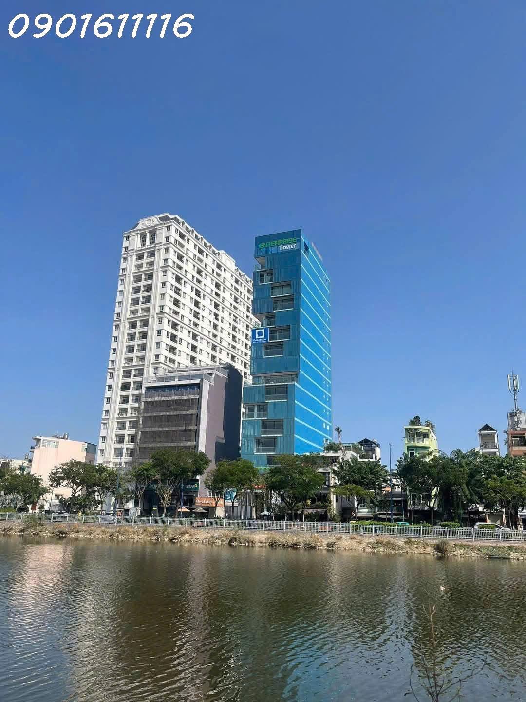 z6647498744303_2fddd3b9fbae36a0bb8ec4b9165fd954