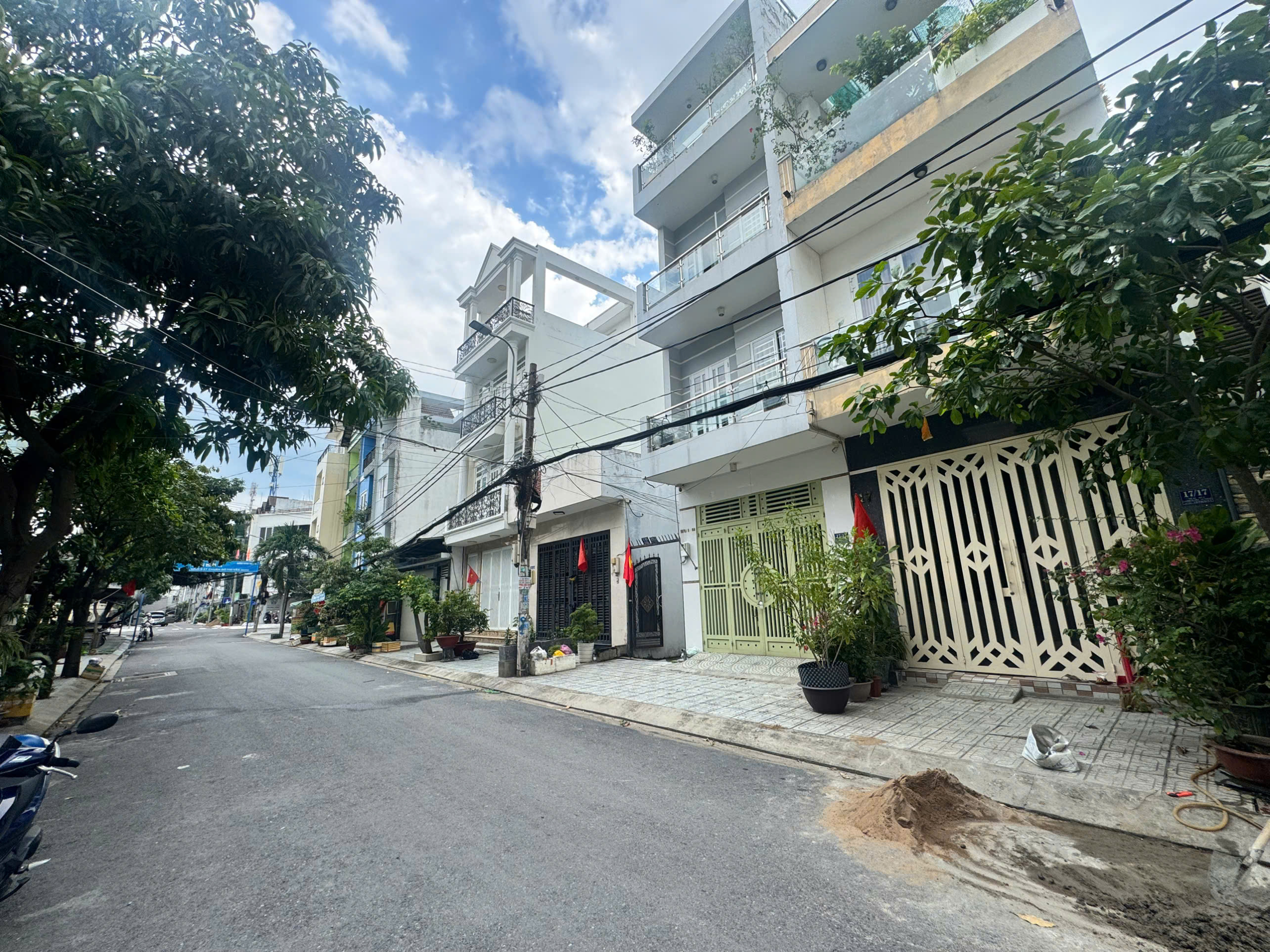 z6933360221354_63530aed918b8c333adf9f5fb90c7c7e