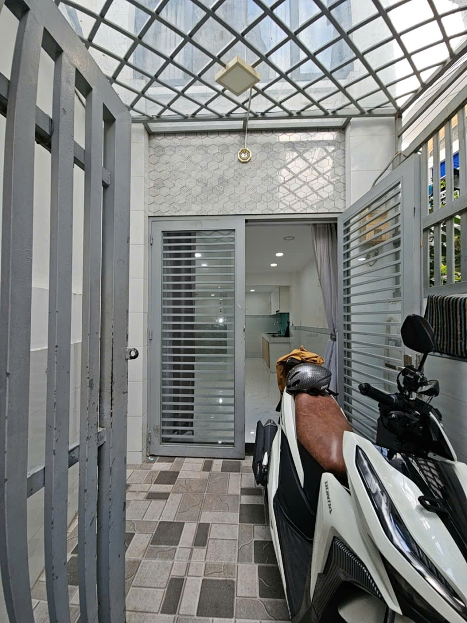 z6976780986819_850ef8ab518945dd340c41f3968403dd