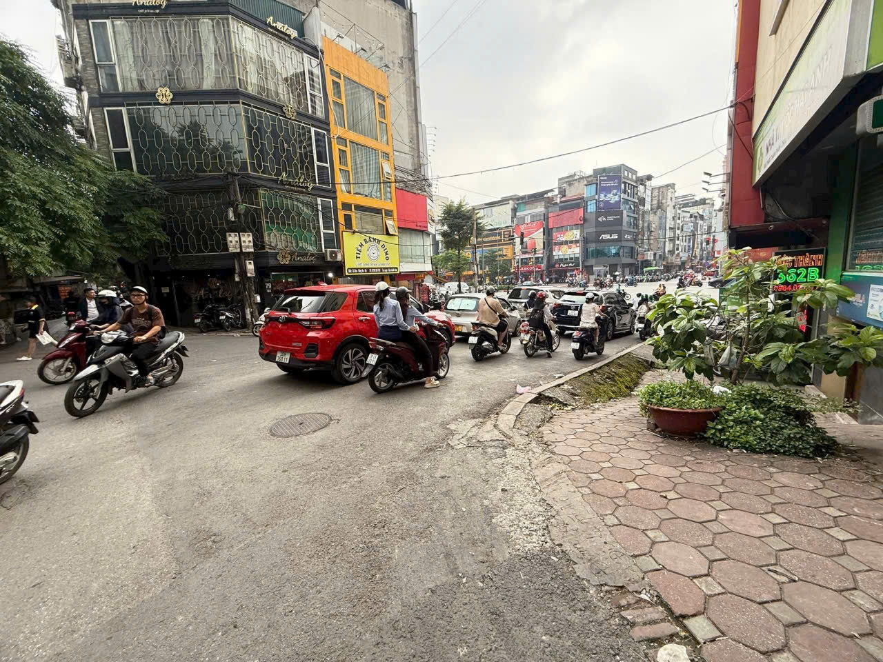 z7002965944960_6d15170e34e2759713560bb7b486a40d