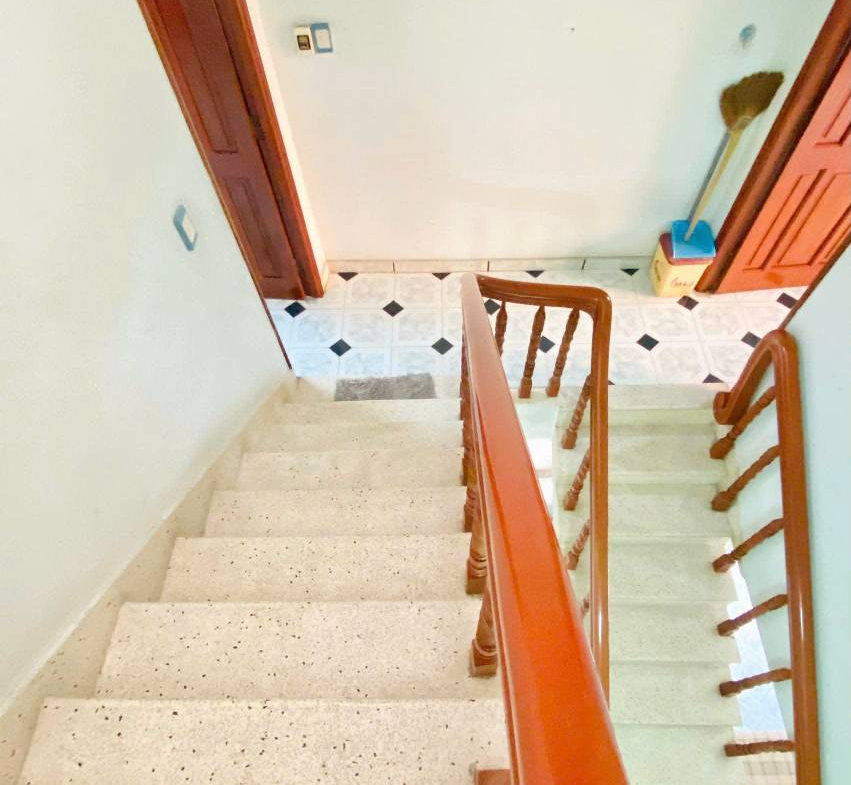 2khz-F2CD549E-mhbw6qpe_27_13