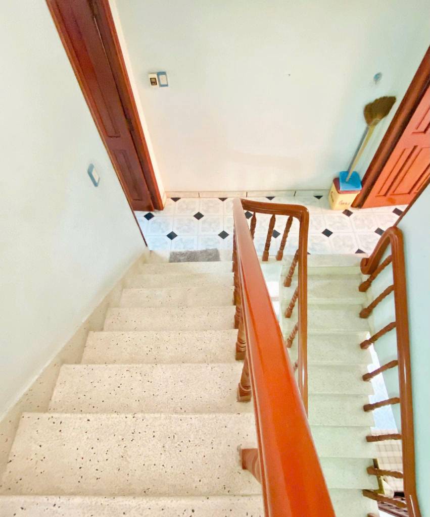 2khz-F2CD549E-mhbw6qpe_27_13