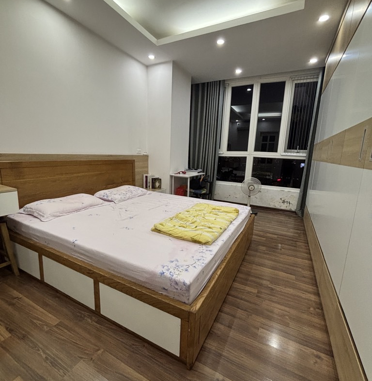 3idj-E24FBDB3-mh09t4al_32_12