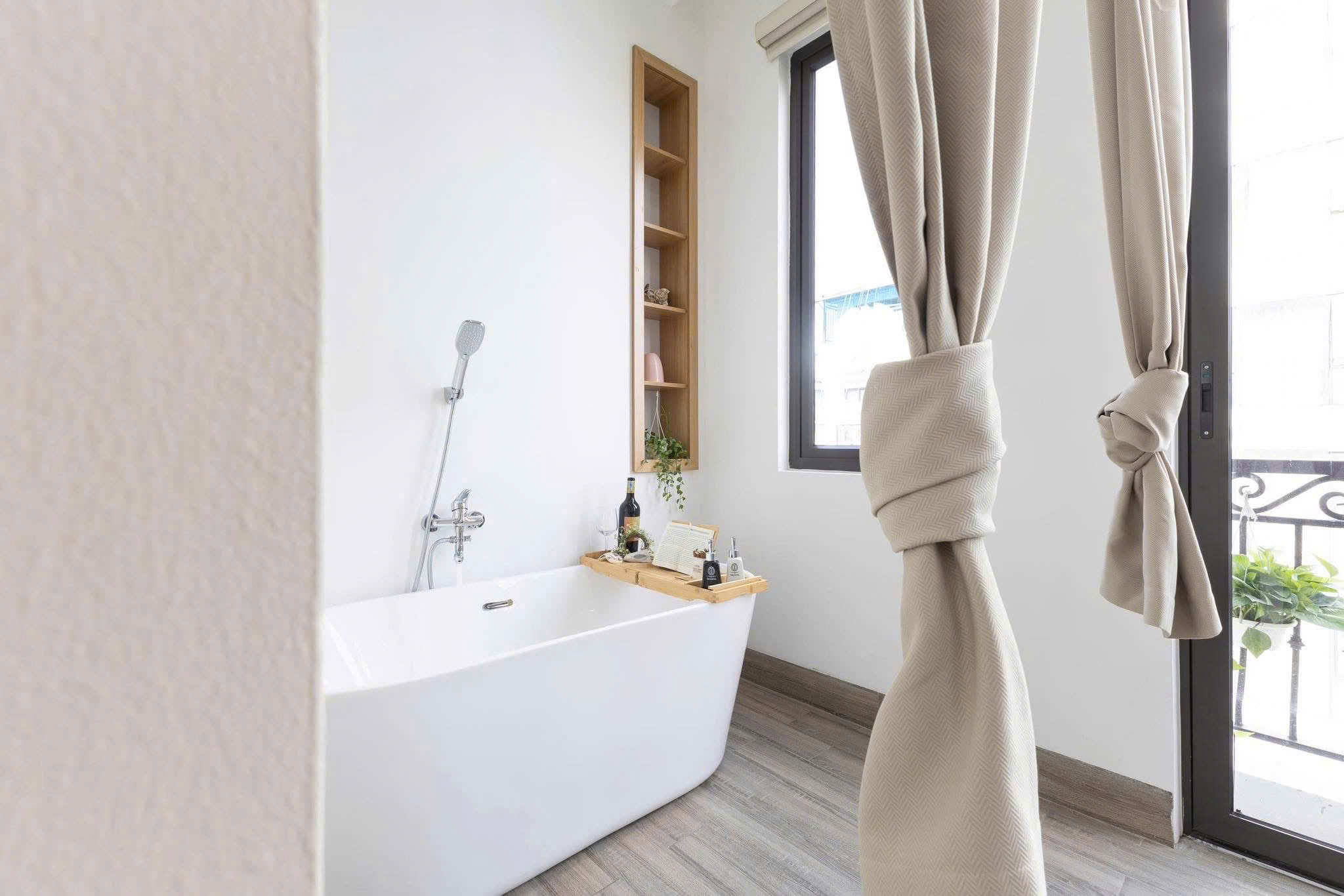 5db14f5c97aa1af443bb