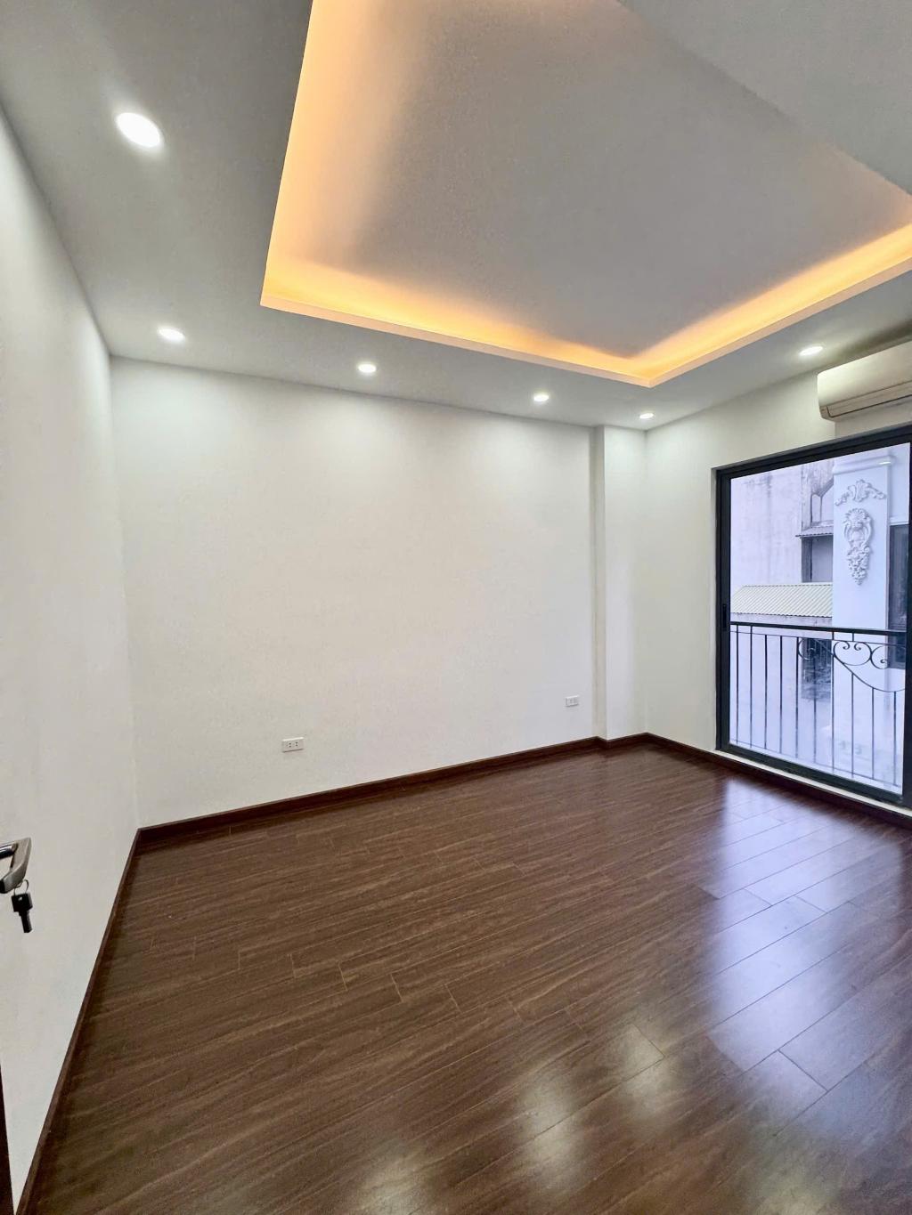 Ban nha dep gara thang may KDT Viet Hung