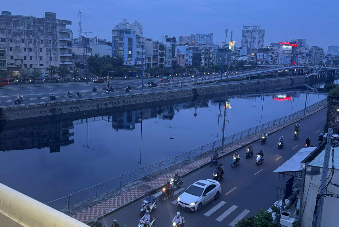 abbf0be5-6b07-4bf2-aef5-0ff3463de827