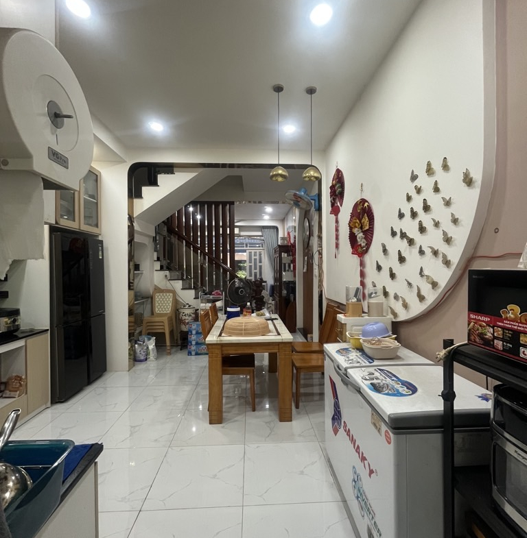 ban-nha-go-dau-quan-tan-phu (3)