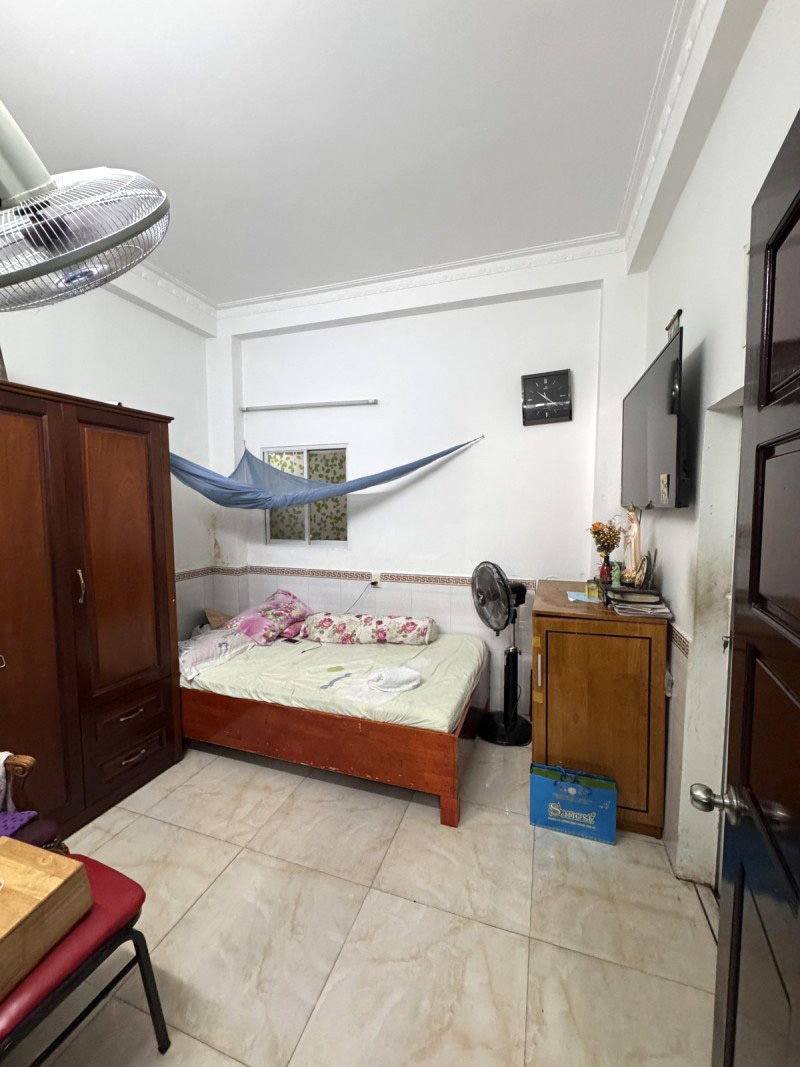 ban-nha-hem-doi-dien-van-phuc-city-chi-6-ty-nhinh (4)