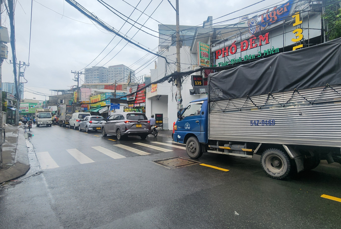 ban-nha-thoai-ngoc-hau-quan-tan-phu (5)