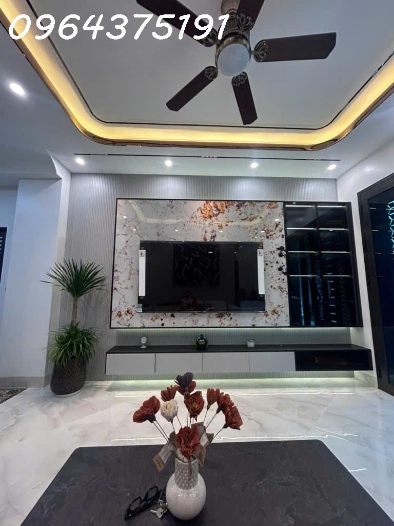 ban-nha-vu-xuan-thieu-long-bien-1