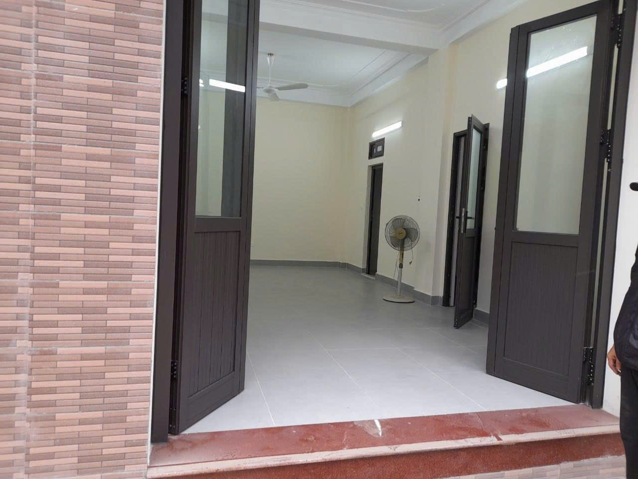 cho_thue_mat_bang_kinh_doanh_hoang_dao_thanh (1)