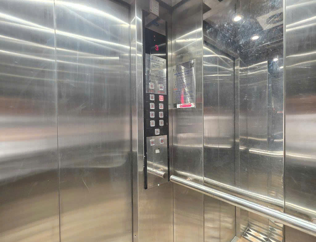 z7165759500756_6526eb014f5d651dd6ed862f58e4726a