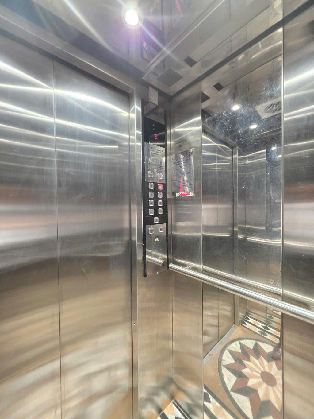 z7165759500756_6526eb014f5d651dd6ed862f58e4726a