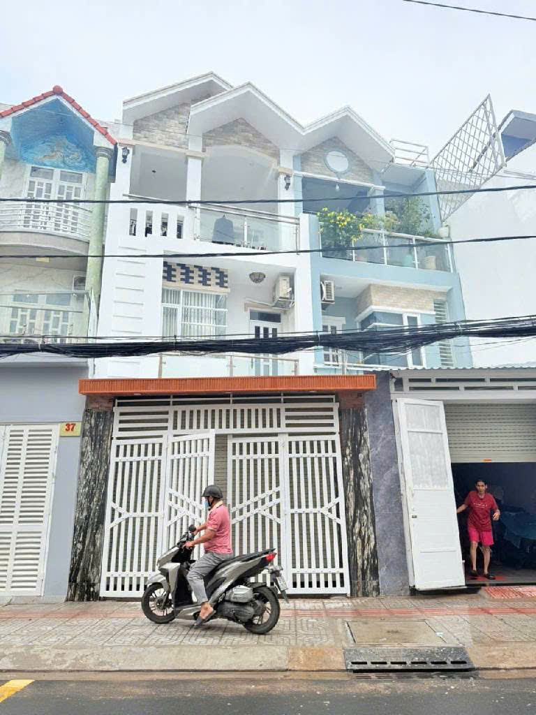 z7175612388379_08bb05df489cdb5ed14981b0032ef35f