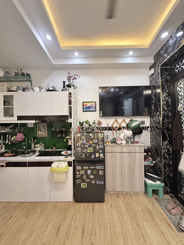 123m-8027CF79-mi47o576_38_11