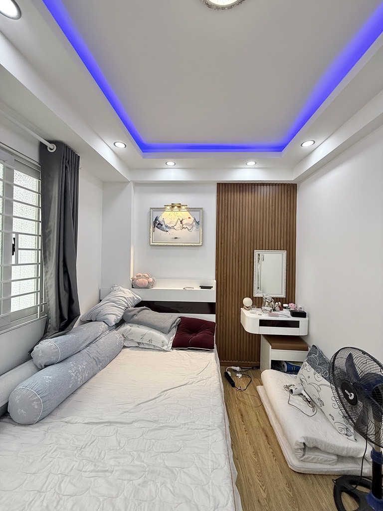 123m-8027CF79-mi47o576_47_15