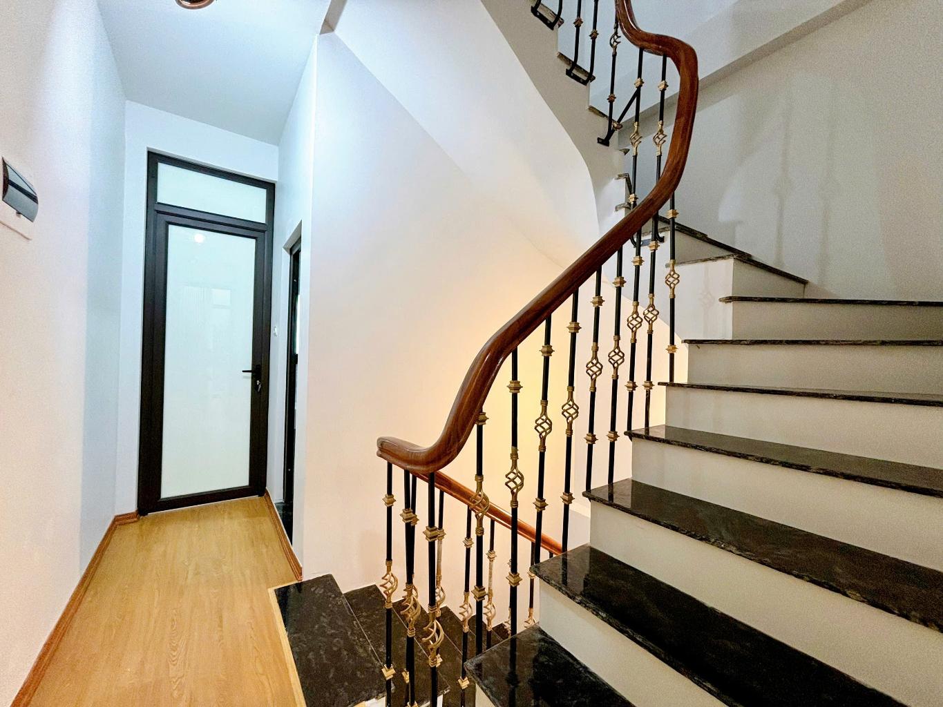 1437-7DCAB61B-mbnkjjrl_18_5