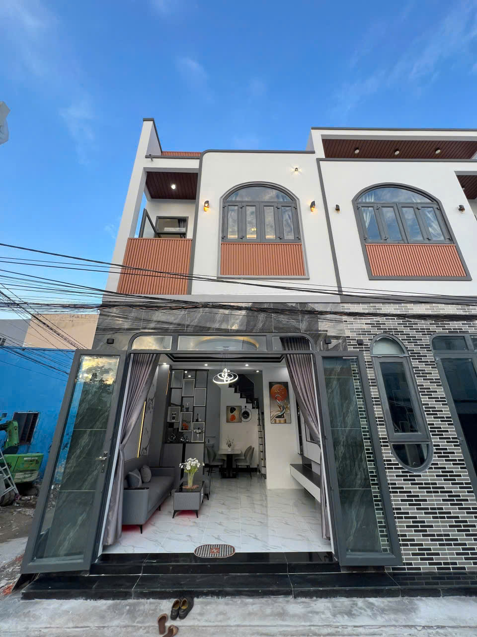 24468292819751374671