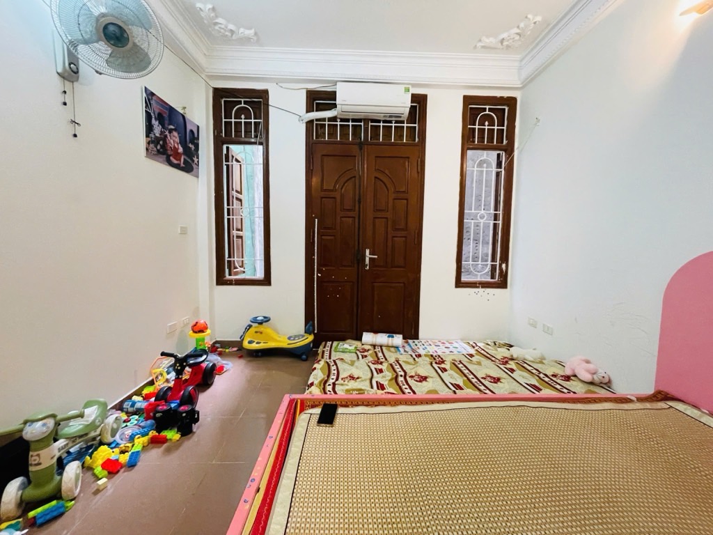 3hh6-63D7C956-mhed75ev_28_8