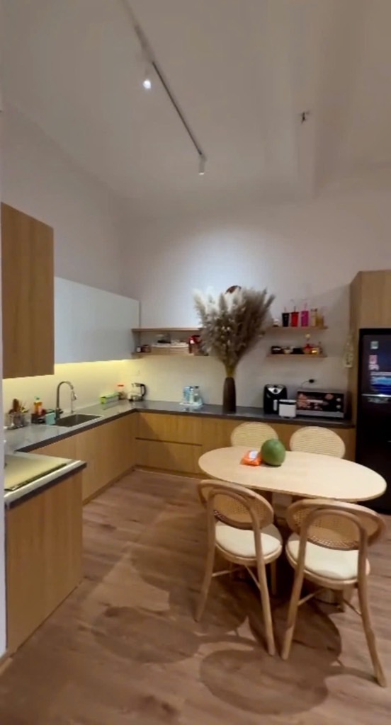 8ud-E94939AE-mdnyl1i2_36_8