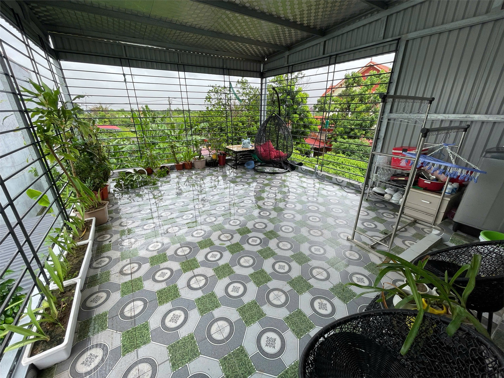 98925152318240556715