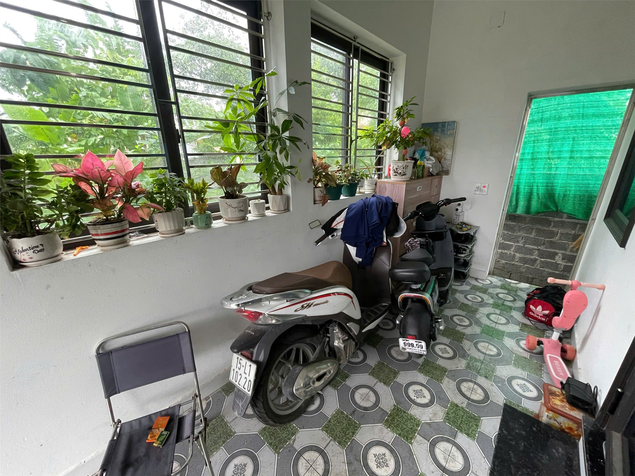 98925152318240556720